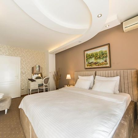 Garni Hotel President De Luxe Kragujevac Buitenkant foto