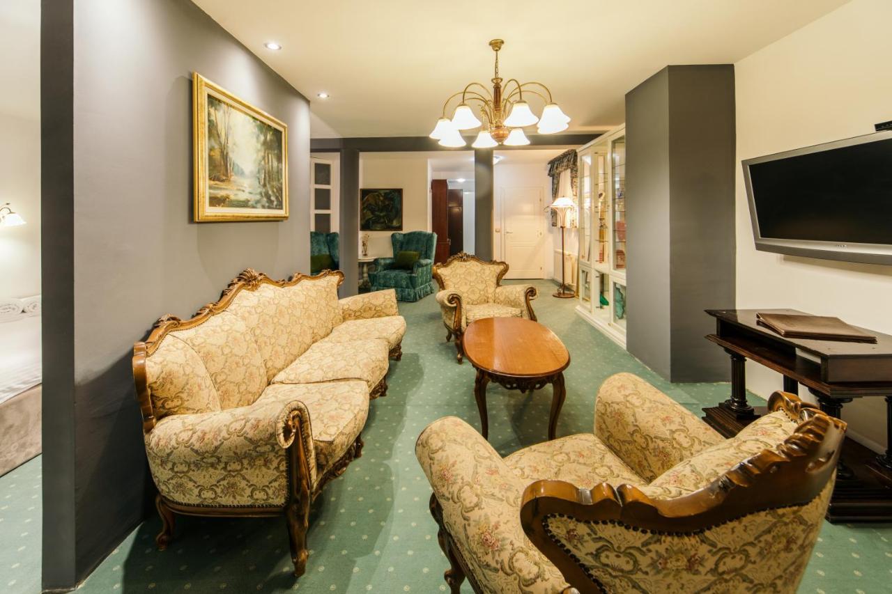 Garni Hotel President De Luxe Kragujevac Buitenkant foto