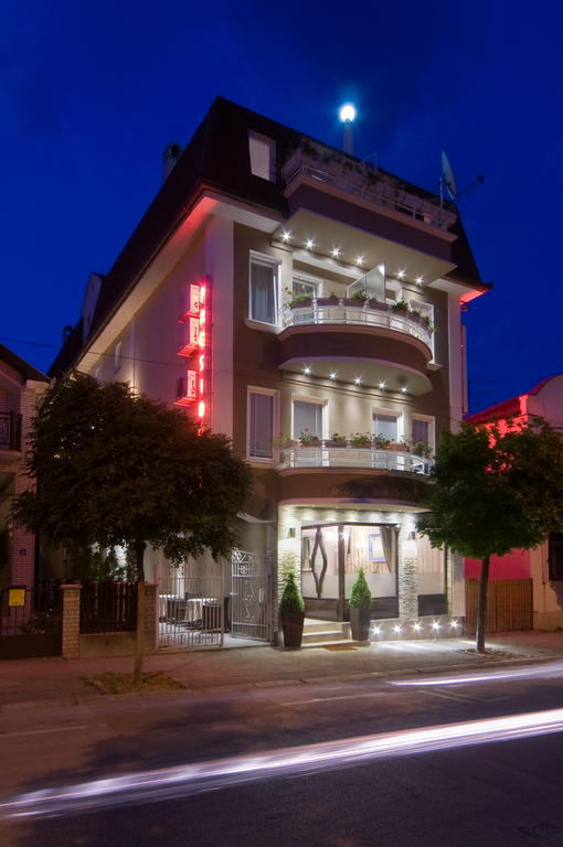 Garni Hotel President De Luxe Kragujevac Buitenkant foto