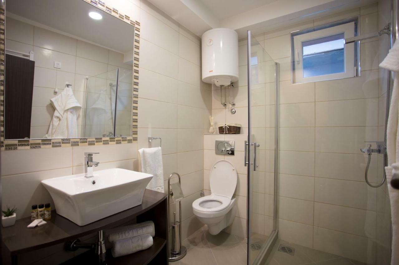 Garni Hotel President De Luxe Kragujevac Buitenkant foto