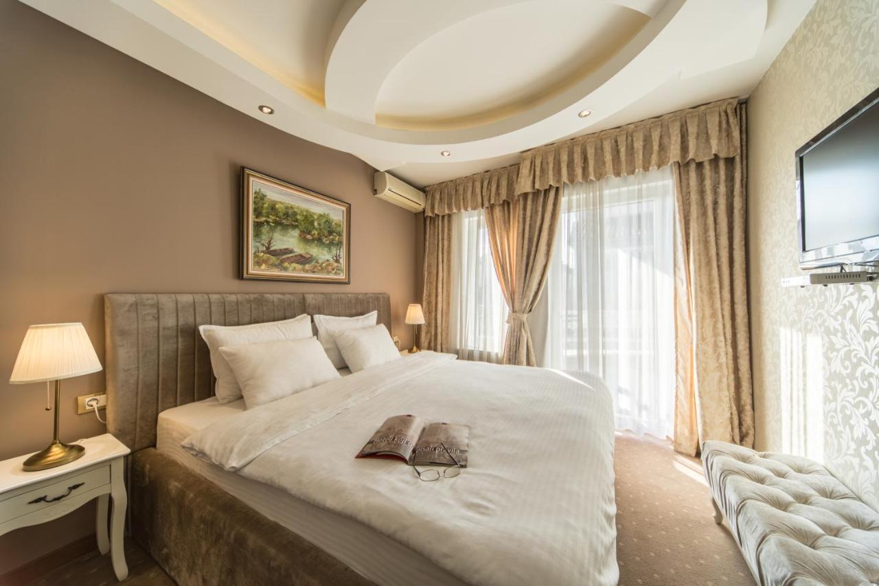 Garni Hotel President De Luxe Kragujevac Buitenkant foto